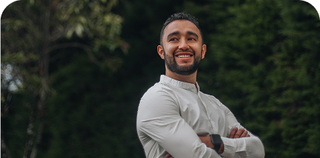 hombre sonriente Johan Vásquez Mental Training School